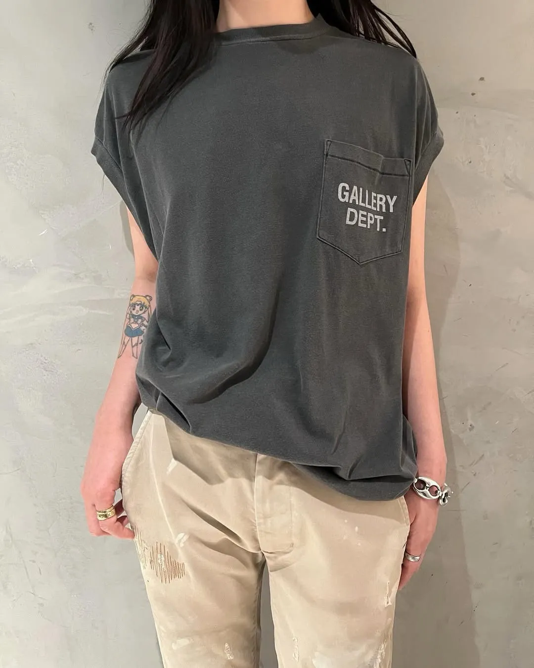 GALLERY DEPT. AUGI SLEEVELESS TEE/VINTAGE BLACK/NAVY/WHT English pocket sleeveless vest TEE Washed black/navy blue/white S-XL Same as the original version Super comfortable summer brushed lightweight material No sense of comfort on the upper body Loose and crisp fit Comfortable and breathable